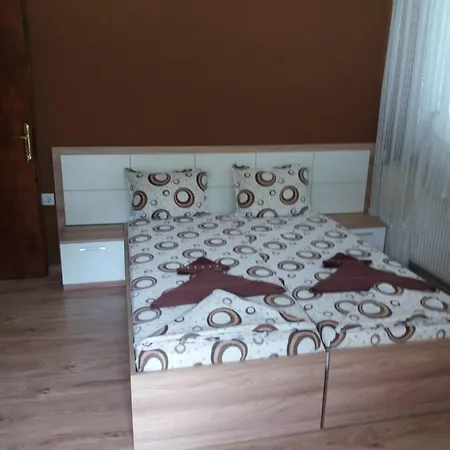 Lori Πανσιόν Teteven