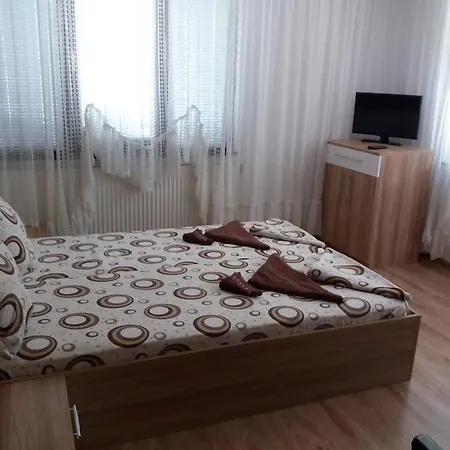 Lori Πανσιόν Teteven